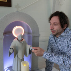 santo-robo-catolico-polonia Seu Pastor é um "Robô" ?